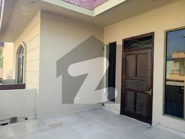E 11 Islamabad 10 Marla Upper Portion For Rent