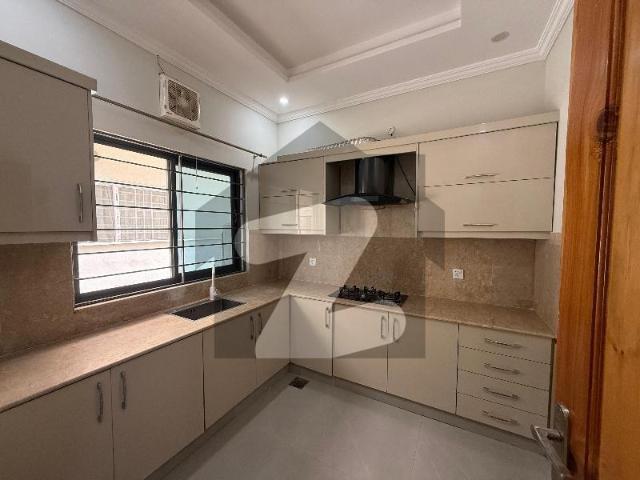 E 11 400Sqyrds Full House For Rent E 11