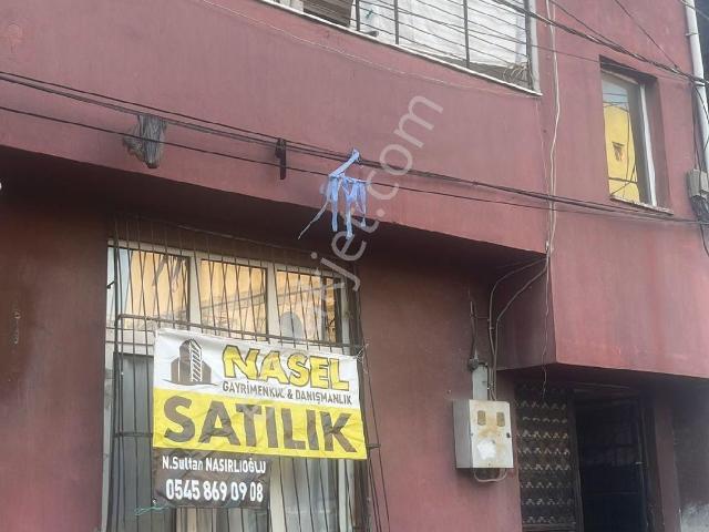 E 5 Şenbayraklar Petrol Arkası 2 Katlınin 1.kati 100 Metrekare Kare 2+1+kilerli