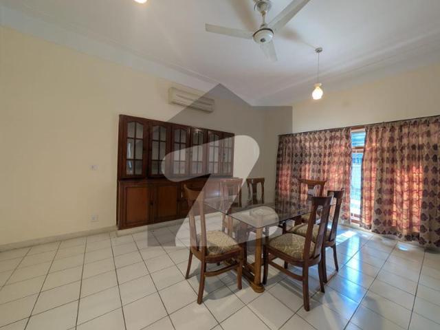 E 7 1000 sqy proper marbled floor 4 bedrooms excellent house beautiful lawn reasonable rent e 7