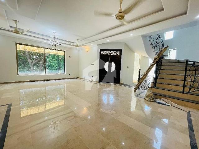 E 7 Corner House Available For Rent