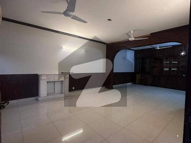 E 7 House Available 1000 Square Yards Margla Facing