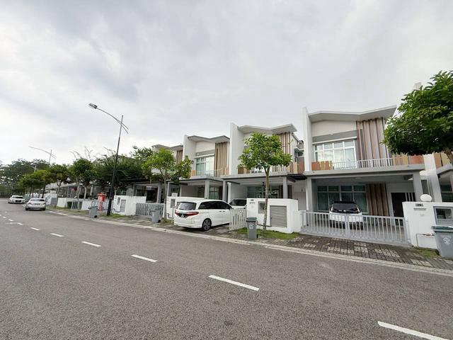 Eco Cascadia Double Storey Terrace House For Sale