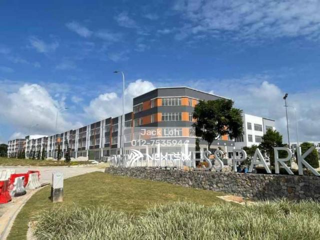 Eco Galleria @ Eco Botanic Ground Floor Retail Shoplot Inside：1,560 sqft Outside Parcel：366 sqft Total Built Up：1,926 sqft Rental：RM10,000 / month YUMI 018 367 8 THE ROOF REALTY