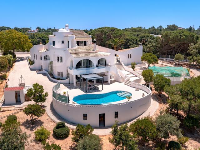 Eco Oásis | Moradia V3+1 | Piscina e Jardins Paisagísticos |. 238m² Lagoa e Carvoeiro