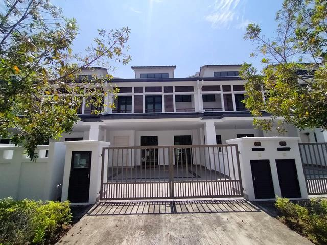 Eco Majestic Double Storey Cradleton Tight Security