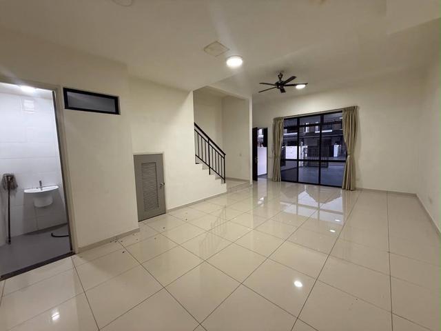 Eco Summer jln ekoflora Double Storey Partial Furnish 4bedroom For ren
