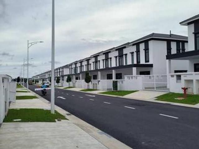 Eco Tropic Breezegate New Double Storey unit for rent