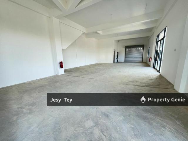 ECO TROPICS AVENUE 2 CORNER SHOP FOR RENT
