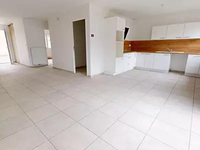 Ecole Valentin 25480 Location appartement 3 pièces t3 au dernier étage terrasse