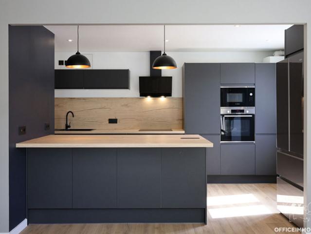 ECOLE VALENTIN APPARTEMENT T5 de 137 M² AVEC TERRASSE ET GARAGE