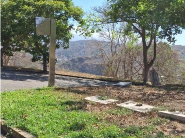 Económicas Parcelas se venden en la SECCIÓN 22 Cementerio del Este