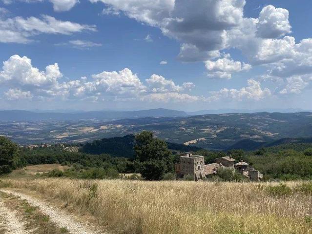 Eccentrico castello con radici medievali m² Todi
