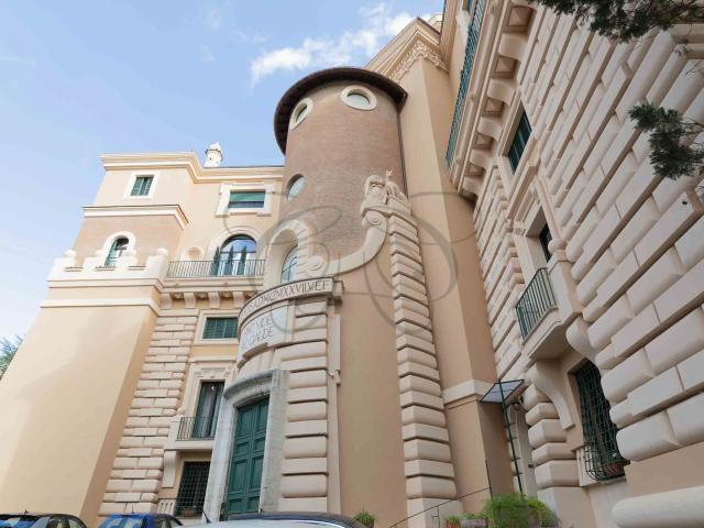 Eccezionale Appartamento di Rappresentanza in Villa Storica a Roma