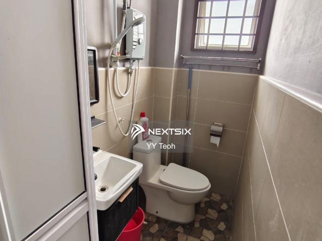 Echelon Apartment Level 8 FOR SALE