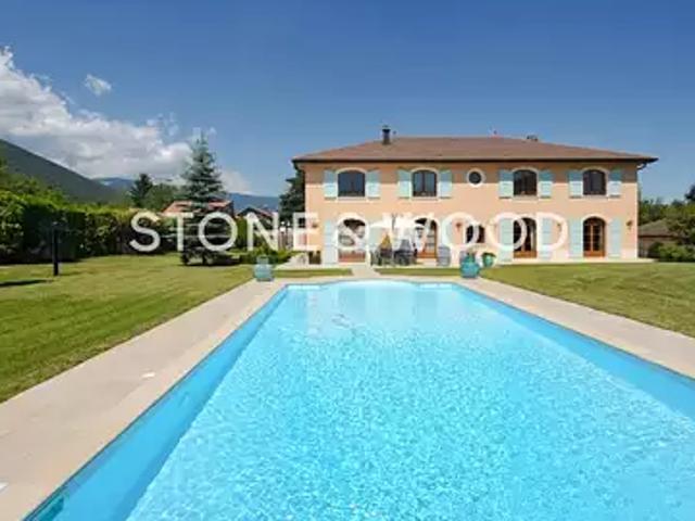 Echenevex 01170 Achat / Vente maison 12 pièces t12 au dernier étage piscine