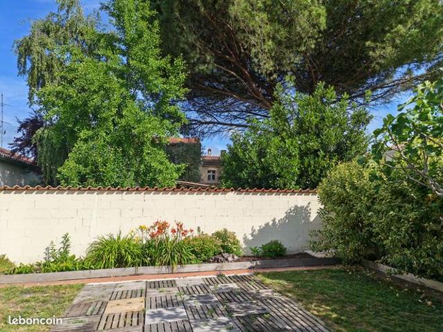 Echoppe de plain pied 70m² jardin a pied du centre ville