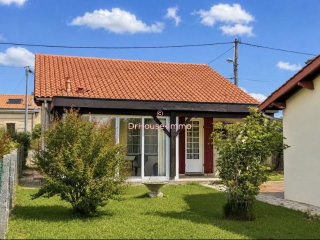 Echoppe, en Pierre 81 m² et 40 m² environ dépendance et Garage proximité immédiate du centre de Saint Médard en jalles