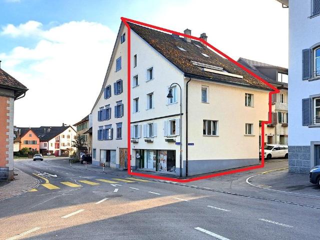 Eck Mehrfamilienhaus mit 2 Wohnungen plus 1 Atelier an zentraler Lage