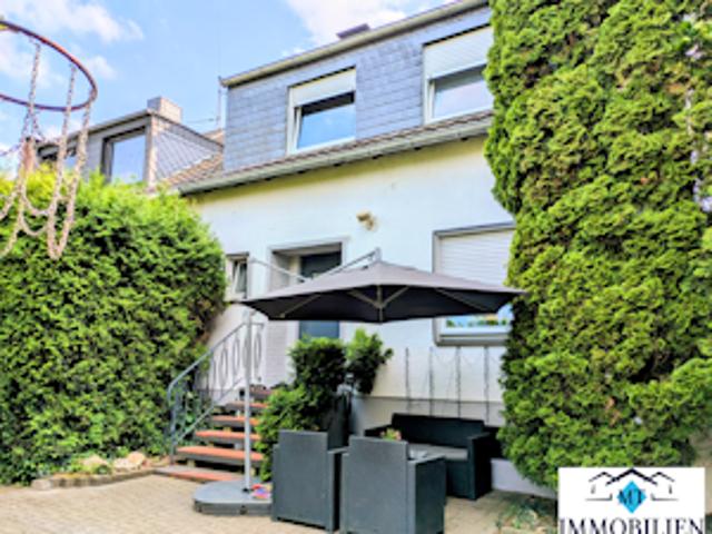 Eckreihenhaus mit Garten und Garage in Kalkar