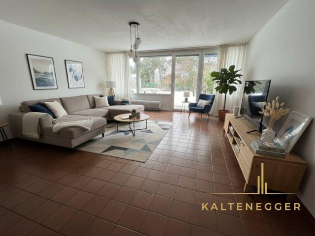 Eckreihenhaus mit großem Garten in bester Lage