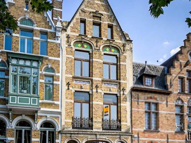 Eclectisch Burgershuis uit het begin van de 20e eeuw — ee.