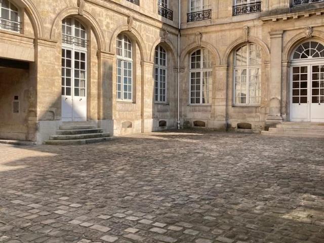 ECRIN d'EXCEPTION dans un Hotel Particulier rue des ARCHIVES
