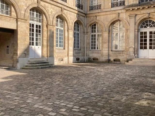 ECRIN d'EXCEPTION dans un Hotel Particulier rue des ARCHIVES