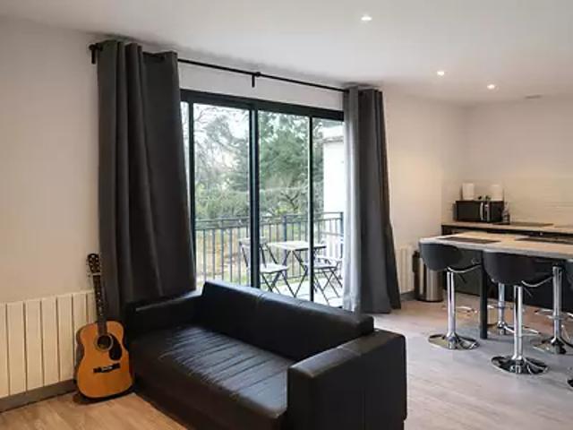 Ecully 69130 Location appartement 1 pièce t1 au dernier étage parking