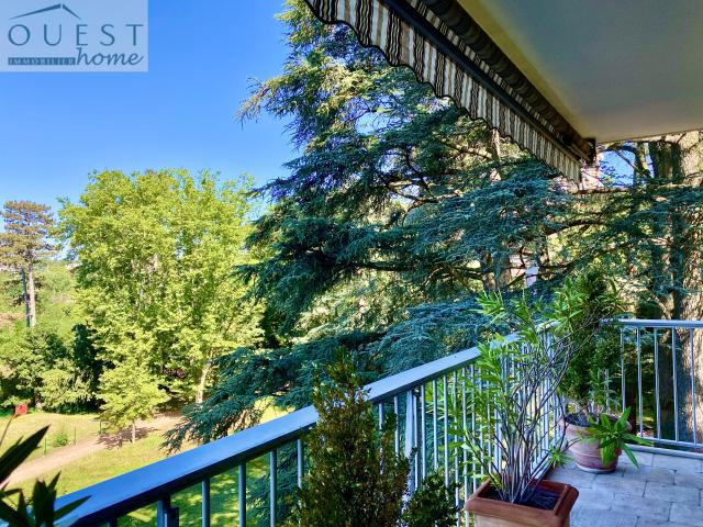 Ecully Appartement T6 135 m2 4 à 5 Chambres avec balcons, cave, stationnement