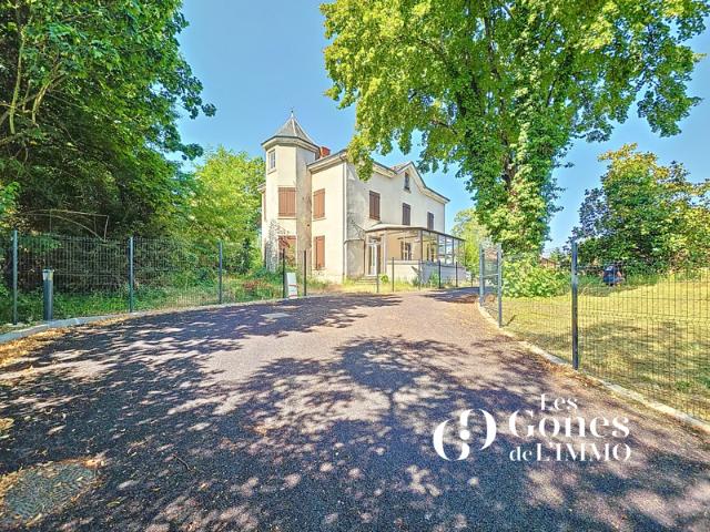 Écully Élégante maison bourgeoise à réinventer, dans un éc
