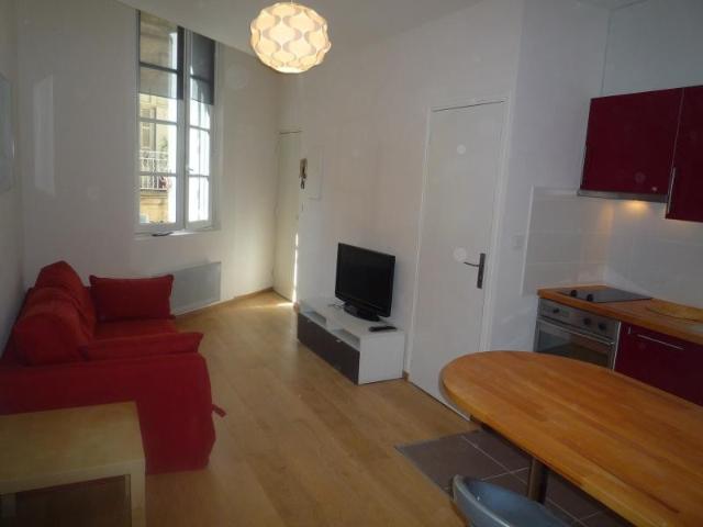 Ecusson~Coup de coeur! Appartement T2 meublé