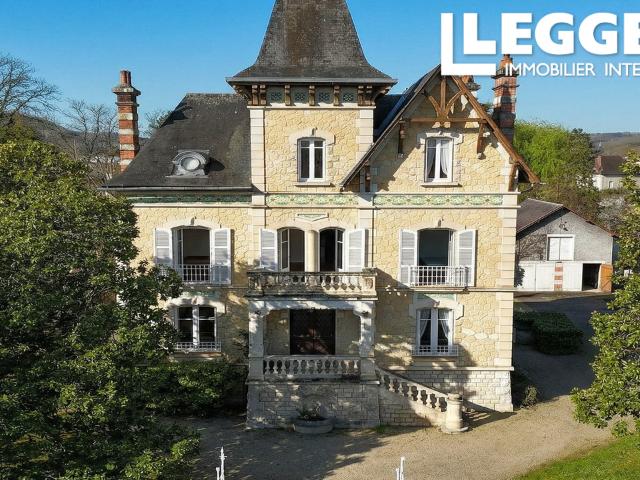 Early XXth century townhouse with garden and swimming pool in the heart of the Périgord Noir