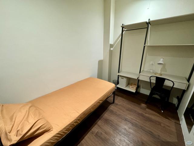 Early Bird Promotion ALL FEMALE Single Room with Aircond 8 mins walk to LRT USJ 21 & Main Place Mall USJ 21