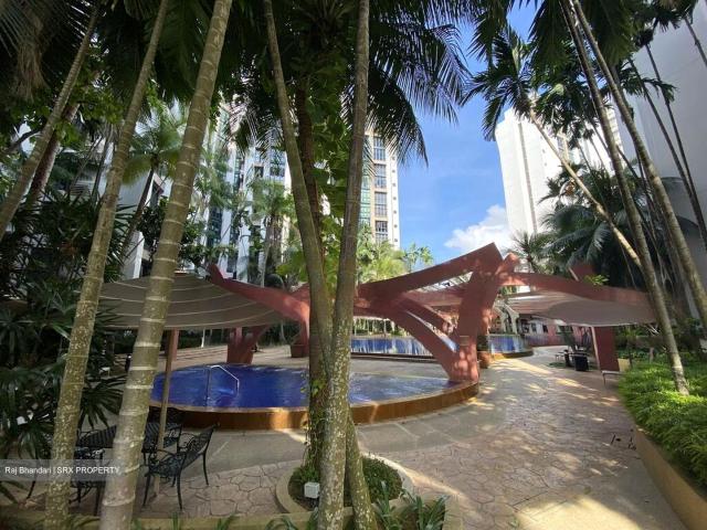 East Meadows D16, Condominium