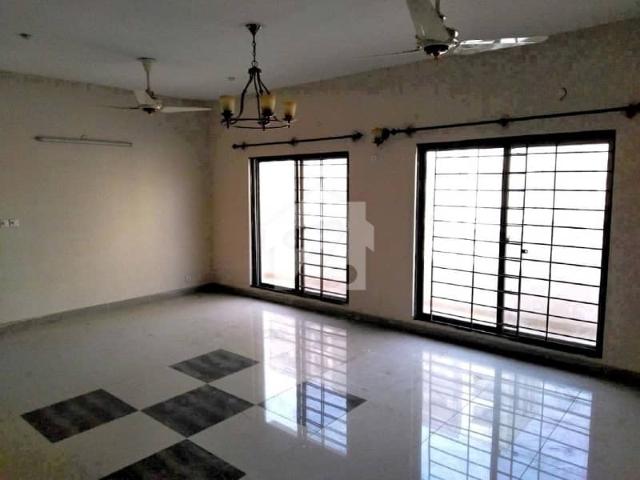East Open 2576 Square Feet Flat In Askari 5 Best Option
