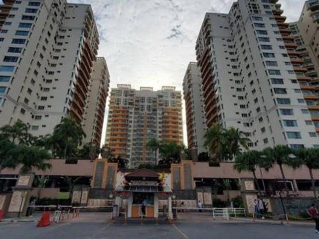 East Lake Residence Seri Kembangan Good Condition House Easy Loan