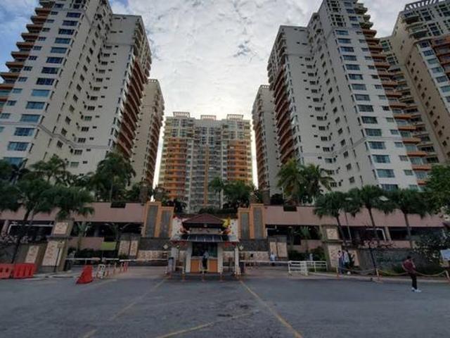 East Lake Residence Seri Kembangan Good Condition House Easy Loan