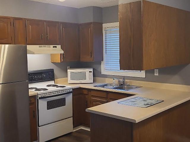 East Side Mainfloor Suite 3 Bed