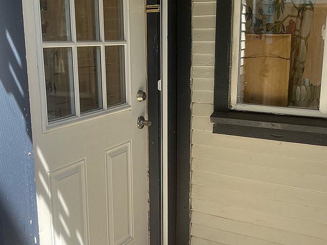 East Van Sunny 1 Bedroom Garden Suite:1599$