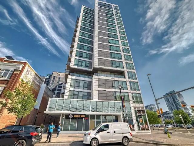 Modern 1 Bdrm + Den East Village | 2 Storage Lockers | $50/Month Parking Credit