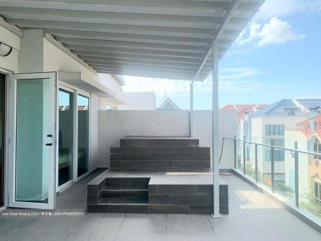 East Village D16, Apartment