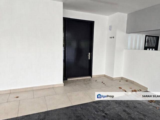 East 57 Residensi Laman Timur