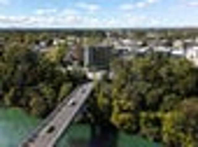 Eastbank Modern Hamilton East Living