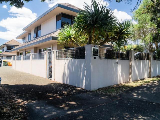 eastern beach, 5 bedrooms
