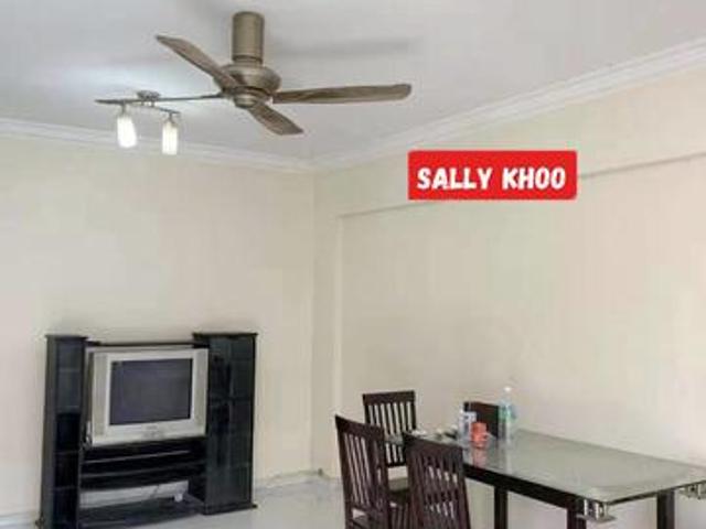 Eastern Court Renovated Unit For Sale At Jelutong Near Heng Ee School