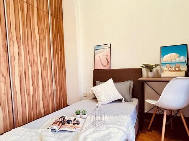 Eastpoint Green Condo Premium Common Room With Balcony For Immediate Rent Simei MRT EWL/Green Line