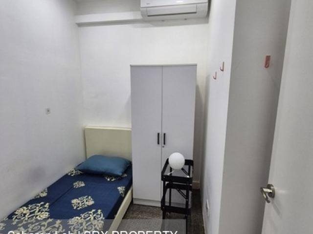 Eastpoint Green D18, Condominium