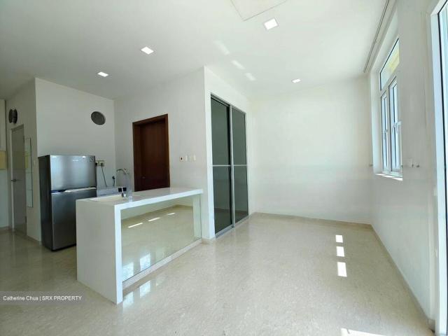 Eastwood Regency D16, Apartment