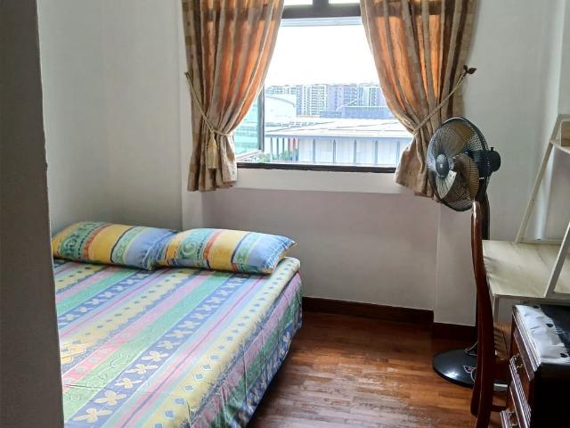 Eastvale D18, Condominium